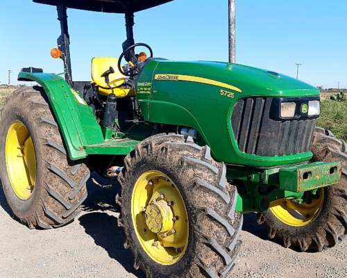 Vendo John Deere 5725 Power Rever