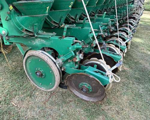 Sembradora Pierobon de 17 Surcos a 40 cm