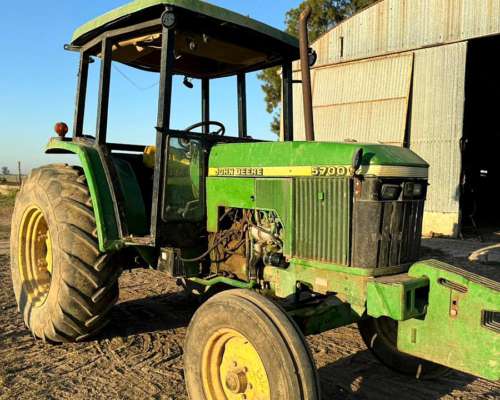 Tractor John Deere 5700