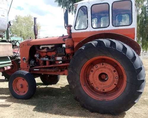 Tractor Fiat 780 con Cabina