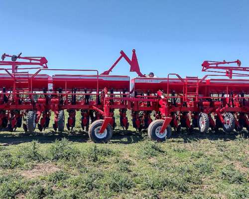 Sembradora Crucianelli 24 a 52,5 Neumática