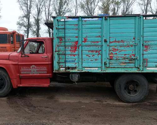 Ford 600 con Tanque de 8000l