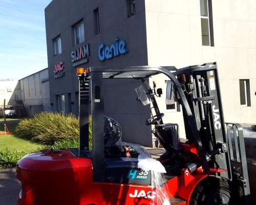 Autoelevador JAC 3,5 TN Motor Mitsubishi Diésel TT4500