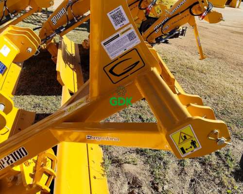 Niveladora Mecanica 3p 2100. Grosspal