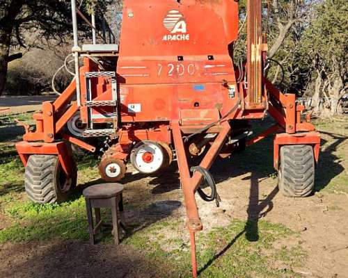 Sembradora Apache 7200 de 18 a 52 Doble Fertilización