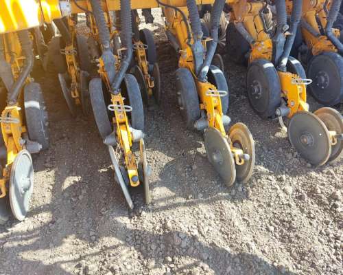 Sembradora Agrometal MX MAX 39 Lineas a 26 CM.