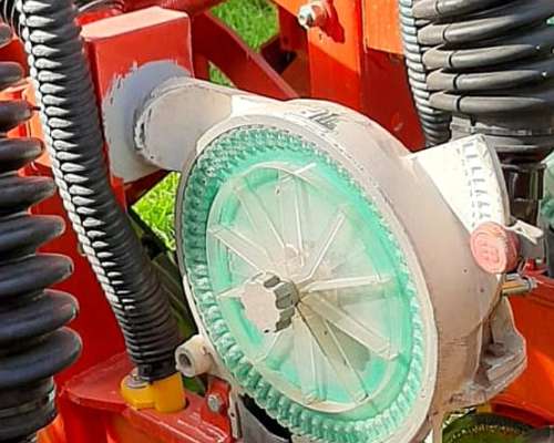 Sembradora Bertini Modelo 30000 con 20 S 40 Cms. y 16 a 52