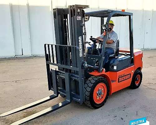 Autoelevador Michigan ME30 45t - 3000 Kg