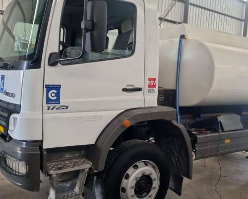 Camión Mercedes Benz Atego 1725 4X4