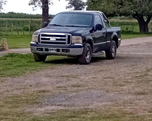 Ford F 100 Duty XLT año 2011