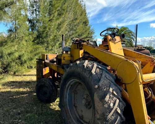 Tractor Fiat Invertido con Pala