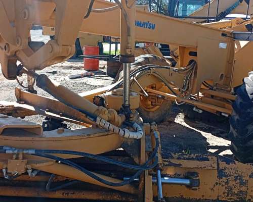 Komatsu - Motoniveladora Gd623a - año 1998