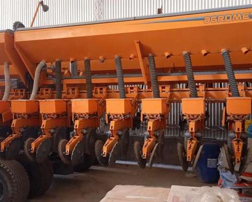 Sembradora Agrometal TX Pivot. 16 a 52 CM. año 2017.