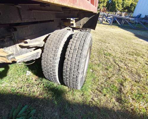 Camion Volcador Mercedez Benz 1114 LT con Caja 1975