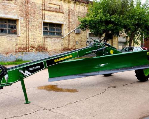 Niveladora de Arrastre Articulada 3.60mt Bernardin