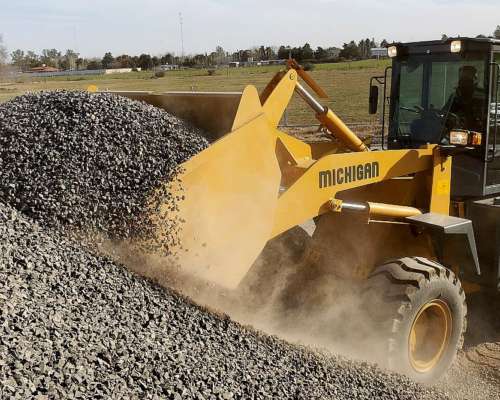 Michigan M55 HD, Motor Yunnei 100hp, Balde de 1,5m.