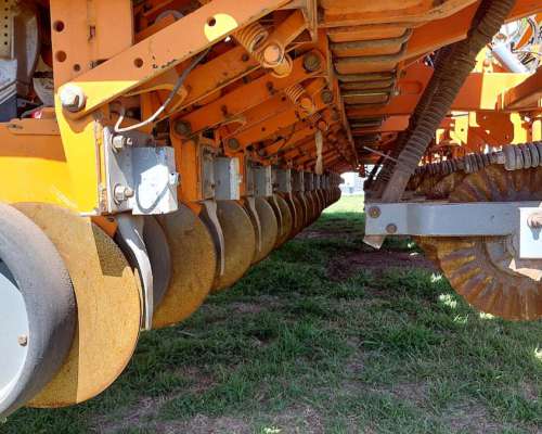 Sembradora Agrometal TX Mega Neumática 18 a 52