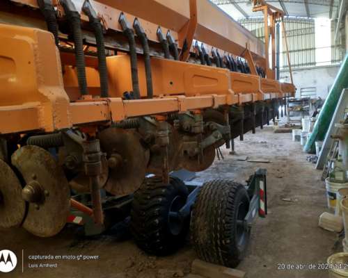 Sembradora Agrometal TX Pivot de 16/52