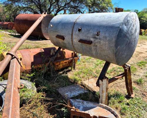 Tanque Galvanizado 1.300l , con Base de Apoyo.