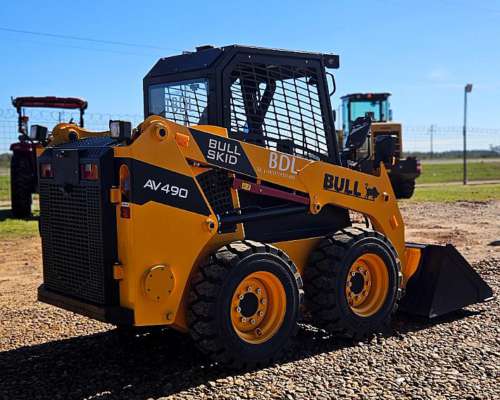 Minicargadora Bull AV490 50hp