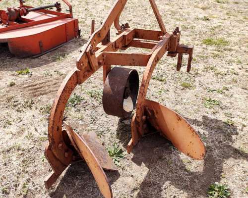 Arado de Dos Rejas con Levante de 3 Puntos