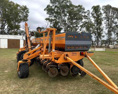 Sembradora Agrometal MX 33 a 21, Grano Fino, año 2003