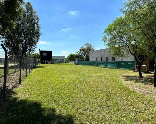 Excelente Lote Perimetral en el Exclusivo Barrio Santa Elena