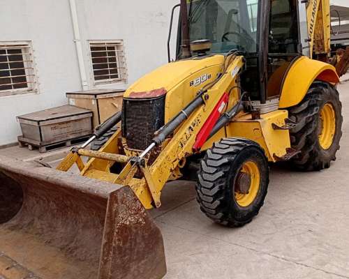 New Holland Retroexcavadora - año 2013