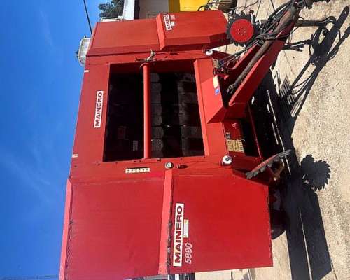 Rotoenfardadora Mainero 5880 con Monitor MRE1000