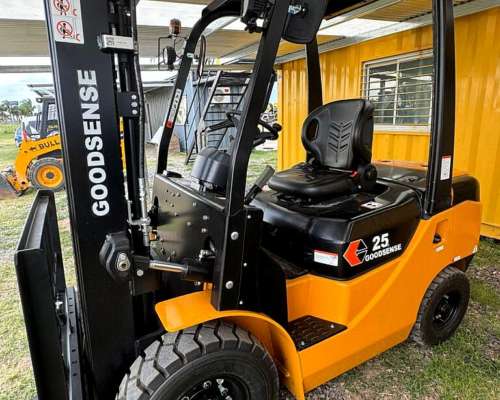 Autoelevador Goodsense 2500kg. Torre Triple 4,5m.