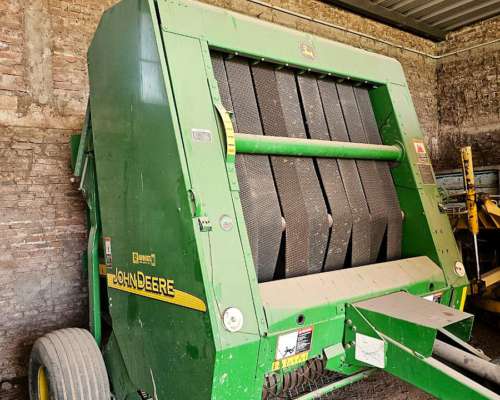 Rotoenfardadora John Deere 567