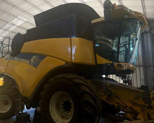 Cosechadora New Holland CR9060 - 2011 - 360hp - Usada