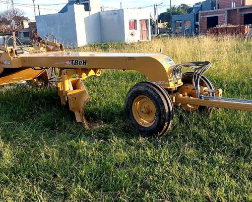 Niveladora Tbeh Semi Nueva en muy Buen Estado General