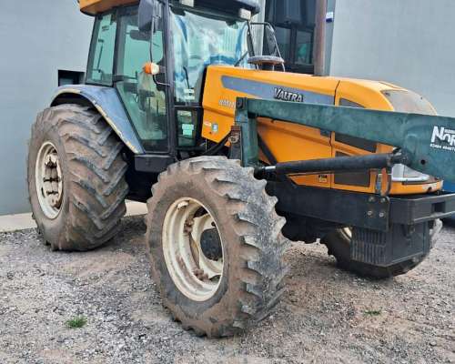 Tractor Valtra BM 110 Cabina Original con Pala