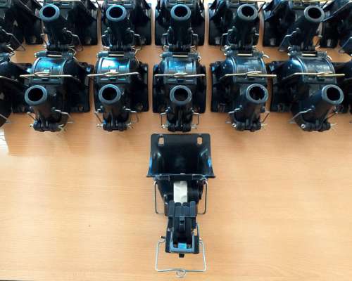 Dosificadores con Cepillos Limpia Chevron.