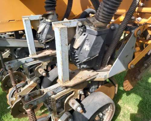 Sembradora Fabimag de 14 a 52 Neumatica Matermacc Usada