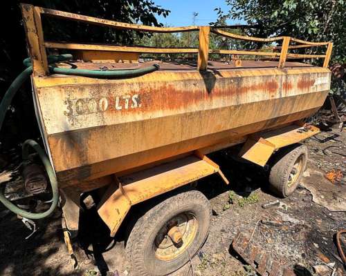 Acoplado Cisterna Mauro 3000 Litros en Tucumán