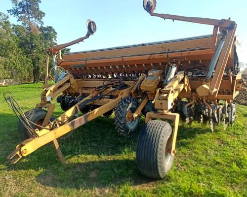 Agrometal MX 23/21 con Alfalfero y 12 Sensores de Flujo