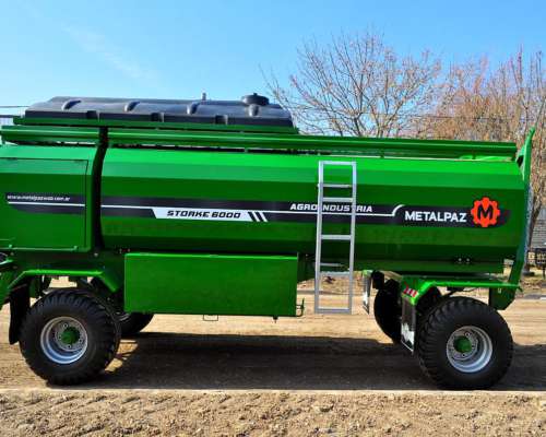 Tanque Combustible de 6000 Litros con Agua y Taller