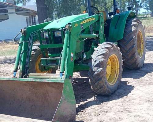 Tractor John Deere 5090, año 2016, con Pala y Pinche Frontal