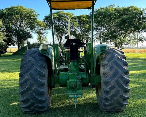 John Deere 3140 con Pala Frontal. Embrague Independiente.