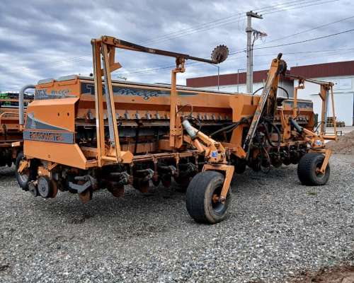 Sembradora Agrometal TX Mega Neumática 16x52 /20X42