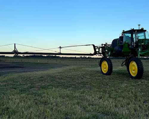 Pulverizadora John Deere 4730.