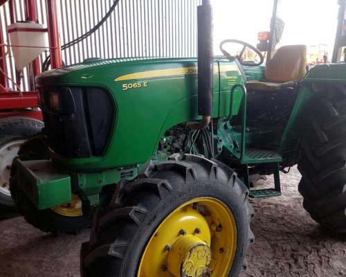 Tractor John Deere 5065 E. 4X4 . 3 Puntos. Excelente.