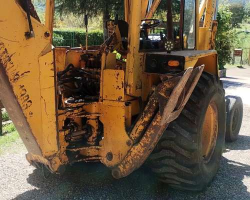 Tractor John Deere con Pala y Retro Excavadora