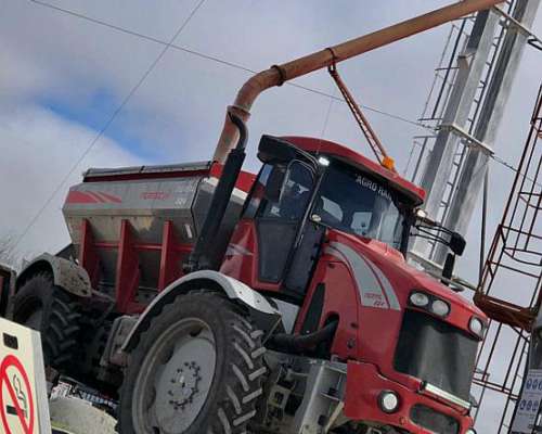 Fertilizadora Autopropulsada Marca Fertec 824. Modelo 2014.