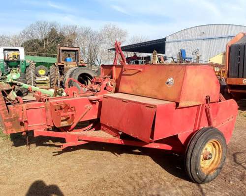 Enfardadora Mainero 5600. Atadura Alambre