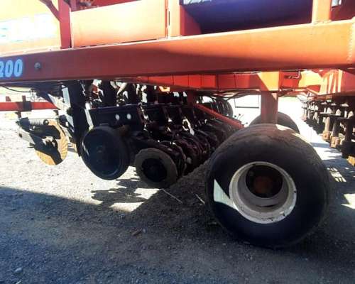 Sembradora Metar 4200 con Alfalfero