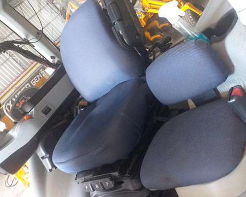 New Holland T8.325 año 2012. M 12.000 HS. Piloto. LEV 3p