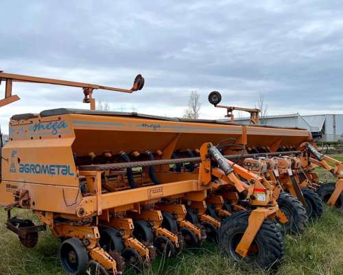 Sembradora Agrometal TX Mega año 2004 - 16 a 52